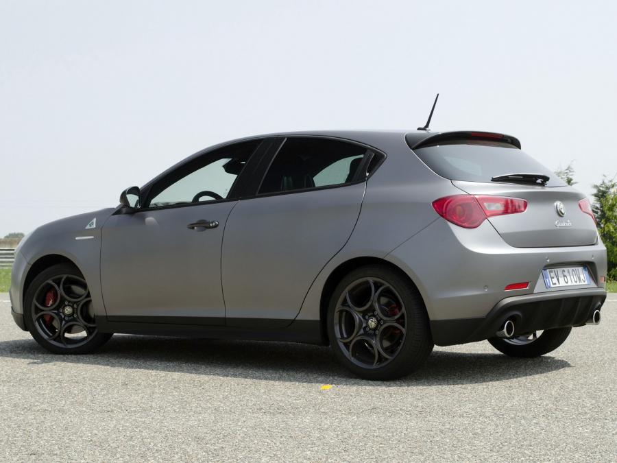  Alfa Romeo Giulietta Quadrifoglio Verde Launch Edition (940) 2014 года  (фото 13 из 17)